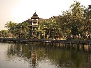 Hotel Kandawgyi Palace