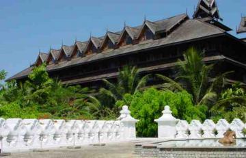 Kandawgyi Palace
